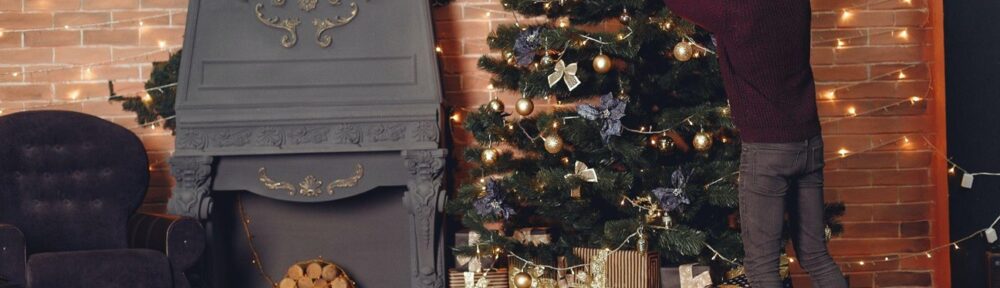 Perfecting Decor with a 7.5 Pre-Lit Fake Christmas Tree